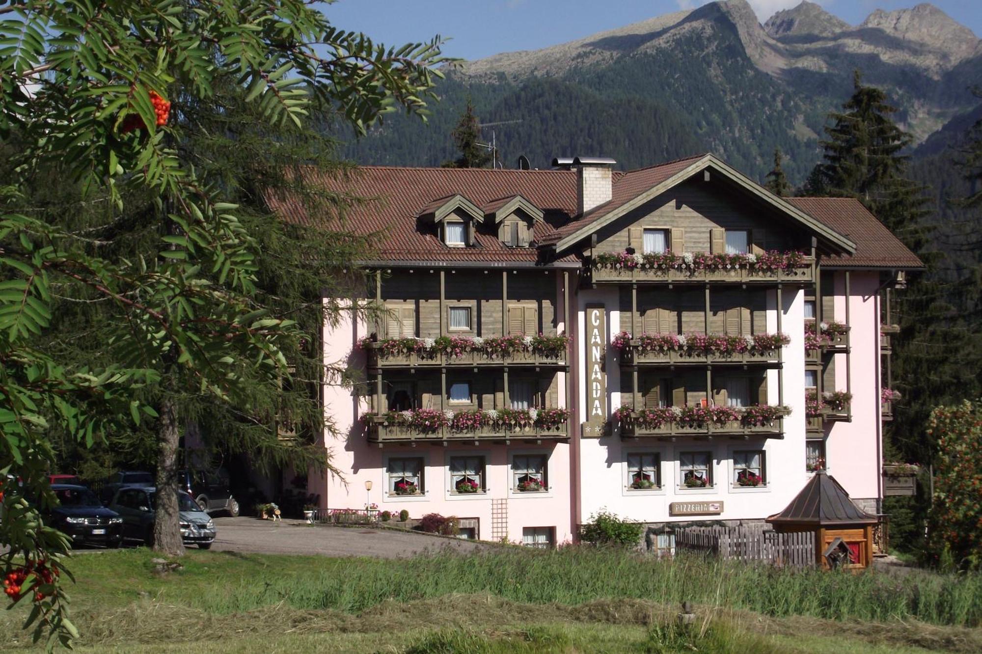 Hotel Canada Predazzo Exterior photo